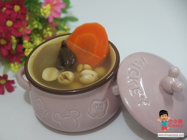 健脾潤肺秋冬湯水之蘋果紅蘿蔔蓮子黃豆素湯。