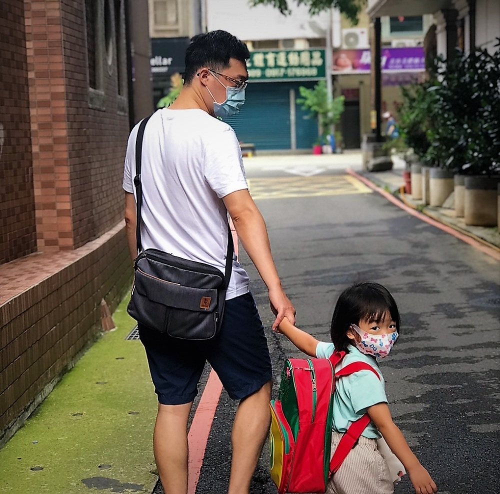 在成為父親後，我也在與孩子一次又一次的互動中摸索學習。