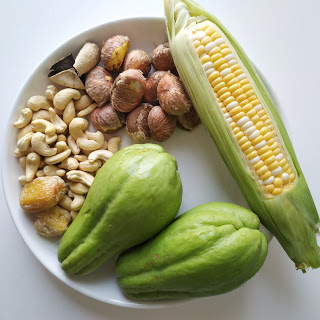  合掌瓜栗子腰果素湯所需食材。