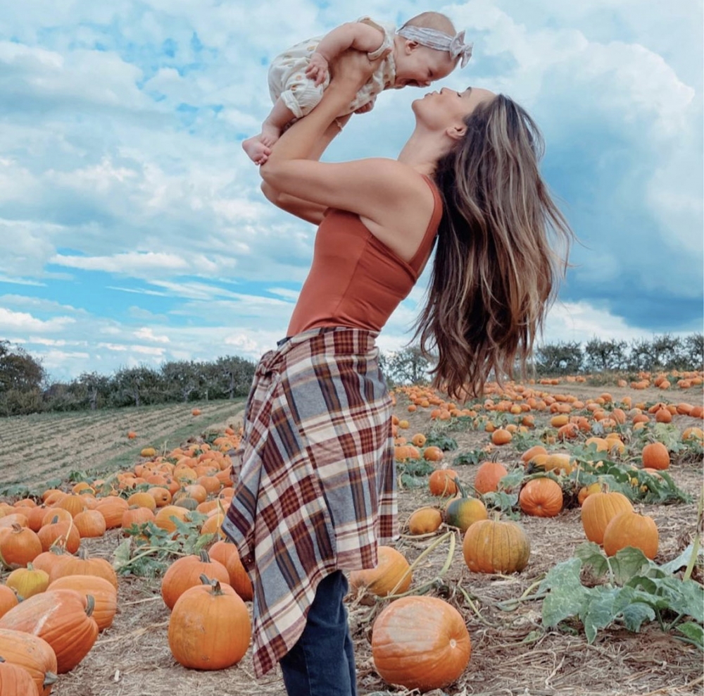 她笑稱情況就像「剛做完一個非常糟糕的隆胸手術」。