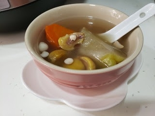 佛手瓜栗子甘筍湯湯頭清甜可口，保證小朋友也愛喝。