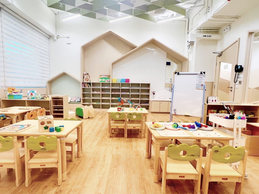 女青喜越嬰幼園嬰幼園面積約5800平方尺,設有大肌肉室、音樂室、活動室、嬰兒睡房、護理室、調奶房、兒童洗手間、廚房。