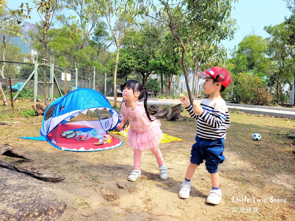 吹泡泡是野餐放電必備項目～