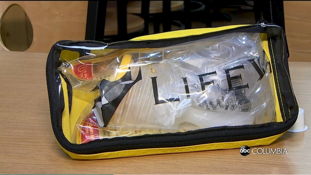 LifeVac救男嬰一命。