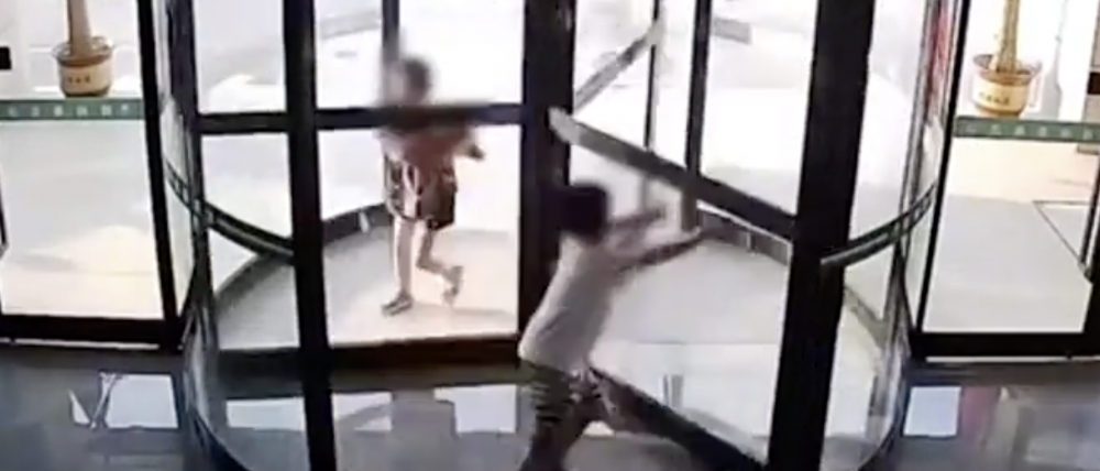 小朋友貪玩在所難免，家長除了要好好教育，亦要時刻留神看管。