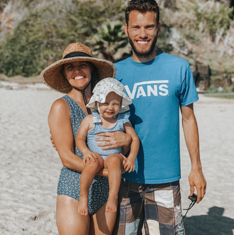 一家三口在超市購物時，女兒竟懂得用手語跟爸爸溝通。