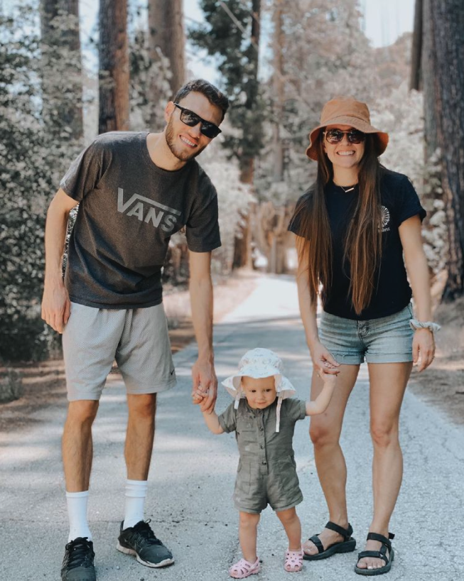 1歲Madison用手語表示：「有嬰兒在哭！」