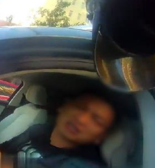 男子現在被控涉嫌危險駕駛罪，他將被吊銷牌照。