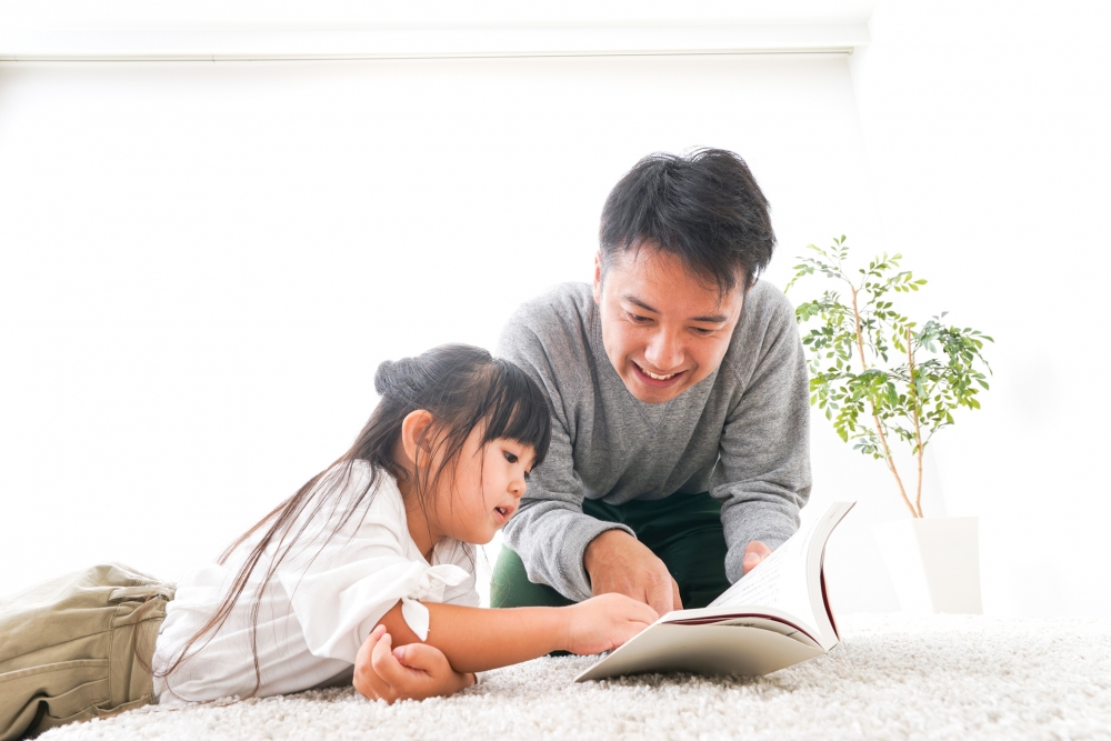 曾有學者指出爸爸為小朋友說故事,效果是媽媽的3倍。
