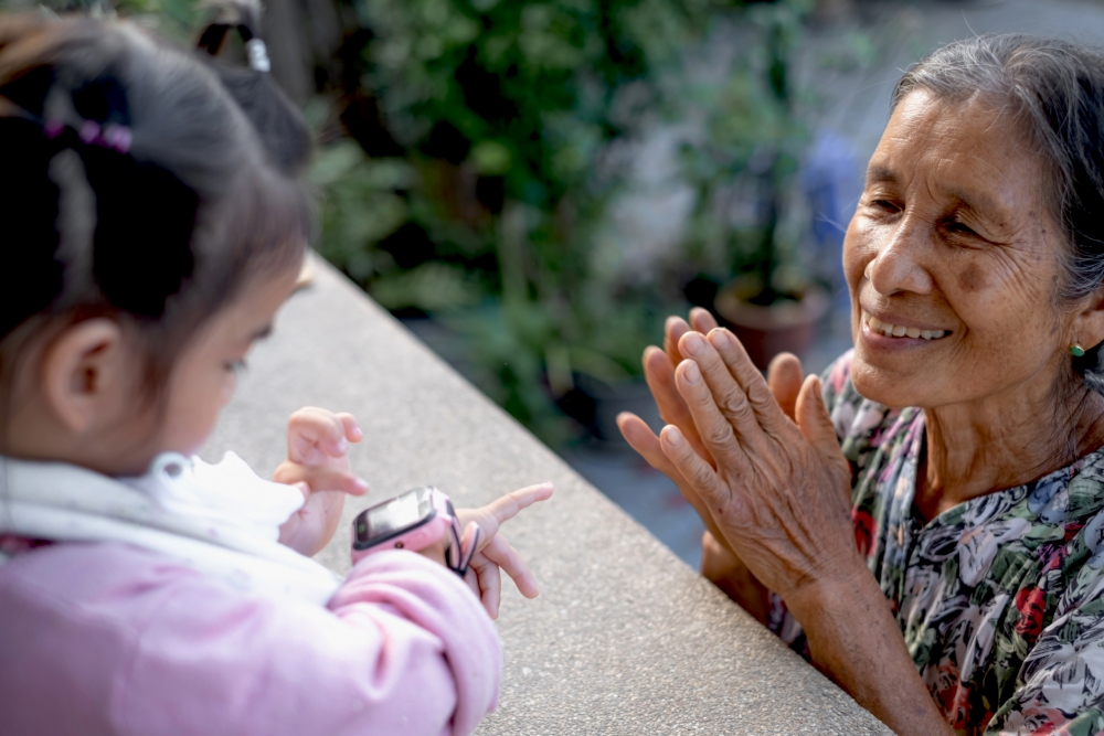 相信大部分家長都抗拒陌生人隨便摸孩子,更何況該名媽媽見到那位婆婆咳嗽時沒掩口。