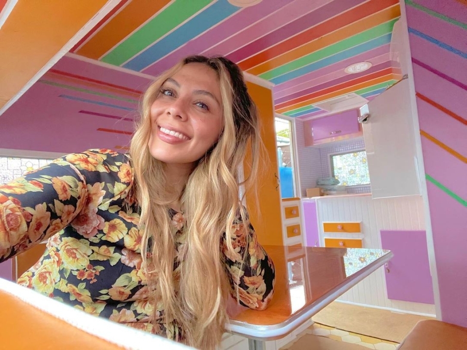 婦人自幼夢想擁有芭比夢幻座駕，結果30歲時夢想成真。