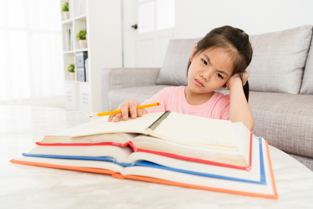 不少家長都望子成龍、望女成鳳,對孩子的成績十分緊張且要求很高。