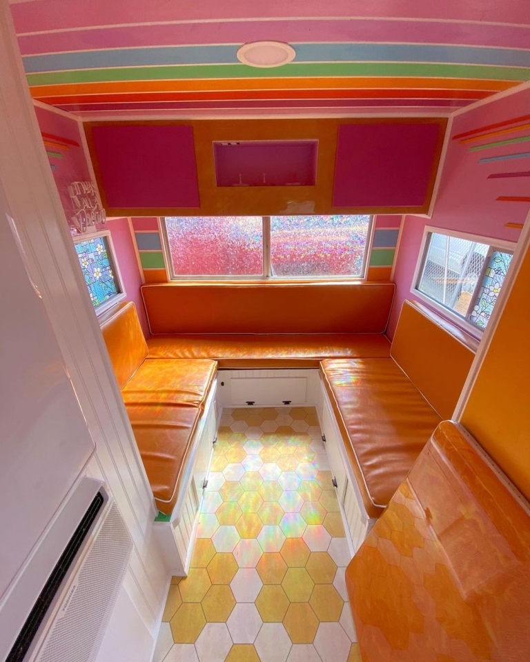 客廳和睡房二合一。