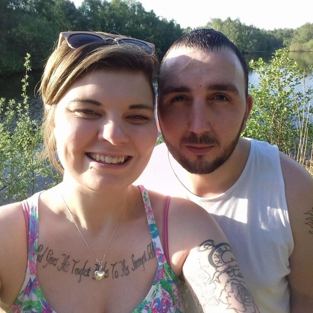 社工曾要求家長不能把嬰兒單獨和狗待在一起，因此家長涉嫌忽視兒童遭受訊問。