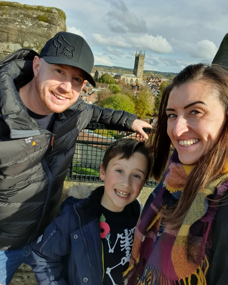 英國夫婦因幫兒子取名「Bear」而被網暴。