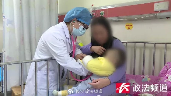 女嬰刮痧後,出現發燒情況,額頭長疹子及潰爛。