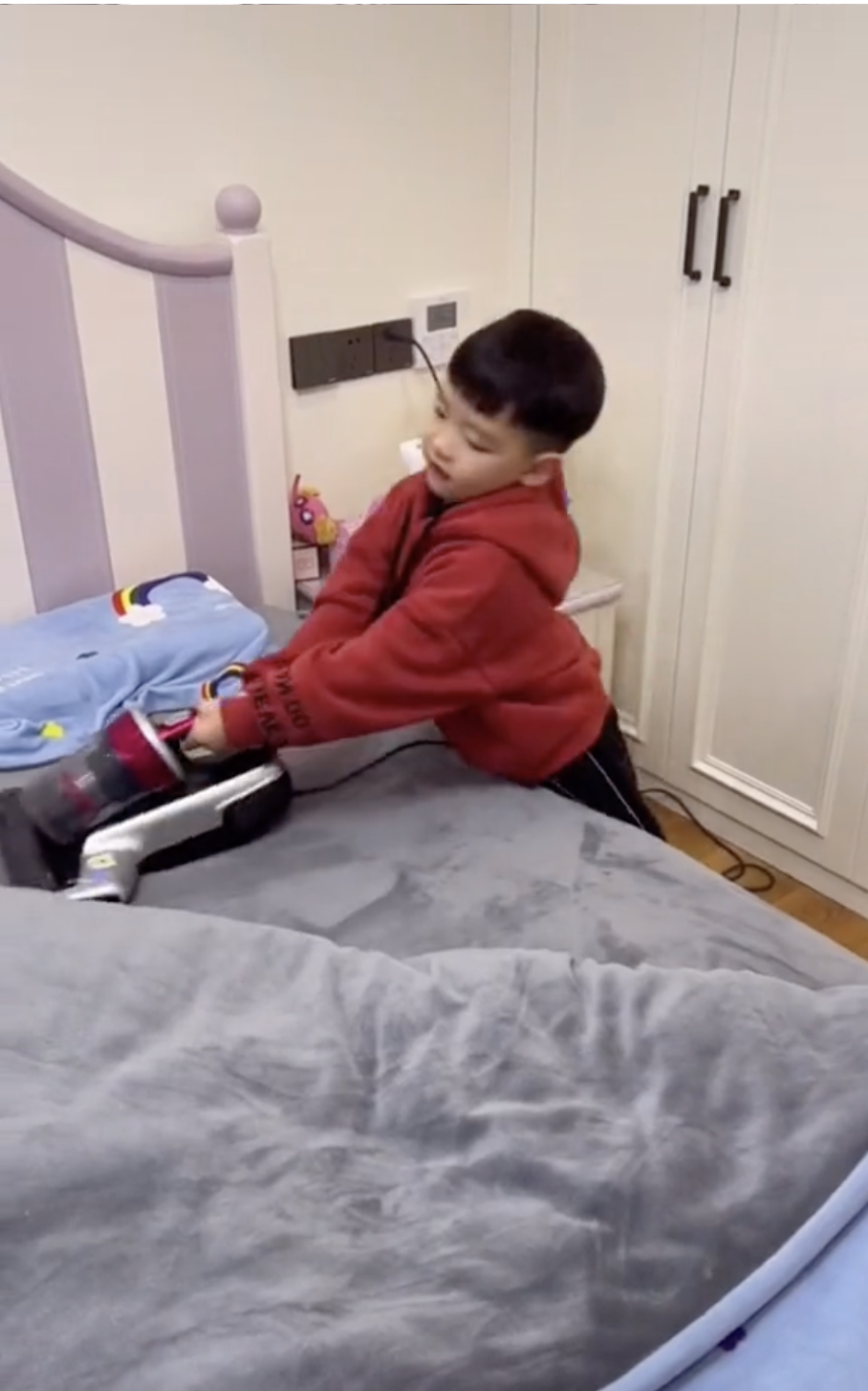 自己的床鋪自己整理。