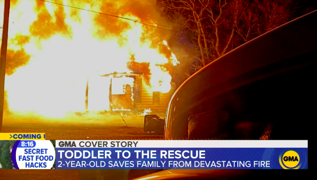 當時現場火光紅紅。