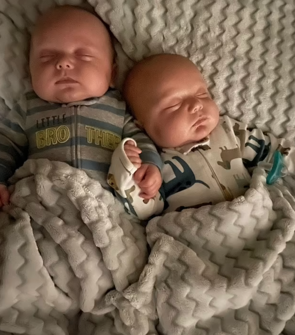 英國國民保健署就表示這種做法非常安全，認為這有助BB調節體溫和睡眠週期。