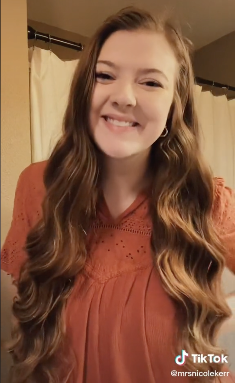 Nicole今年26歲，育有2孩，也是全職媽媽。