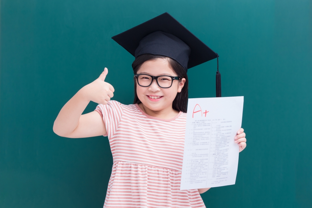 媽媽要求小孩考高分,卻不要一直寫作業和讀書?