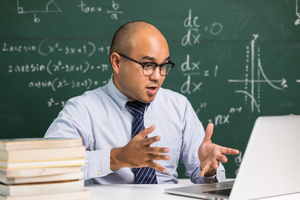 教授要求學生以真名簽到