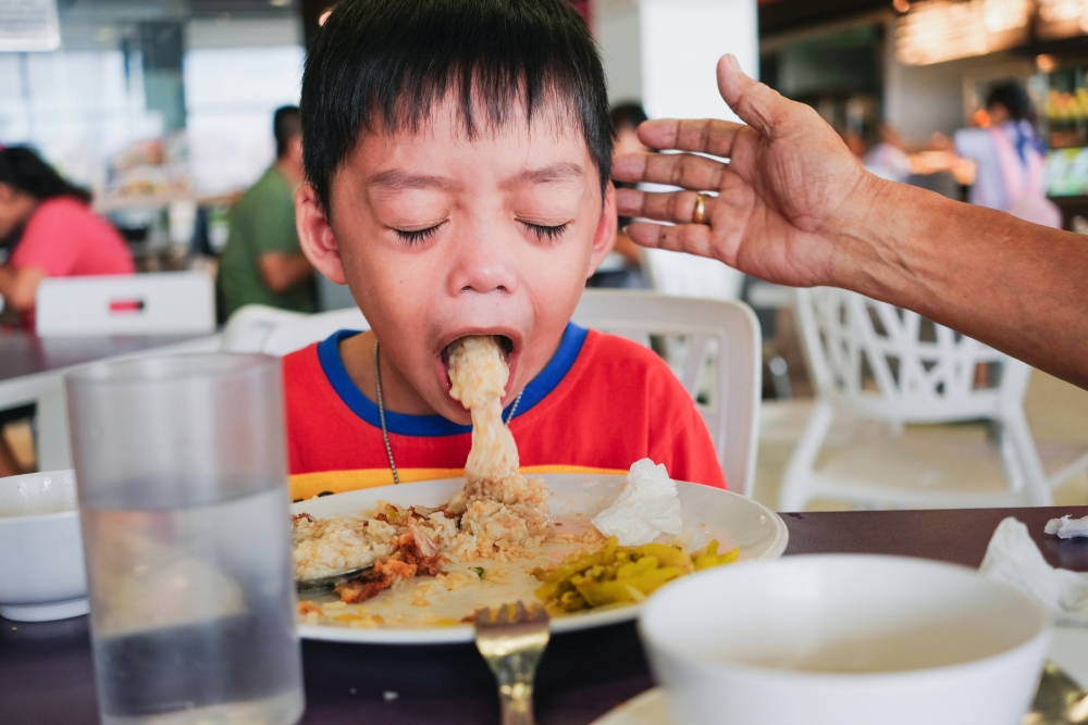 家長要緊記，並非所有誤吞意外都適合用催吐作即時處理。