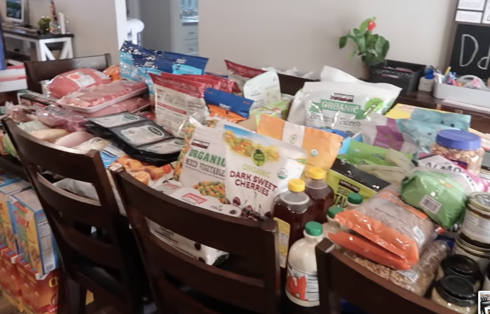 五穀雜糧、蔬果、肉類,及果汁等。