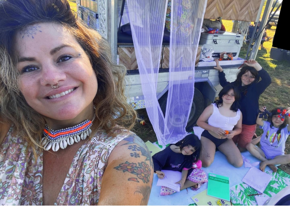 作為事業型媽媽，Constance需要更多時間處理自己的業務。