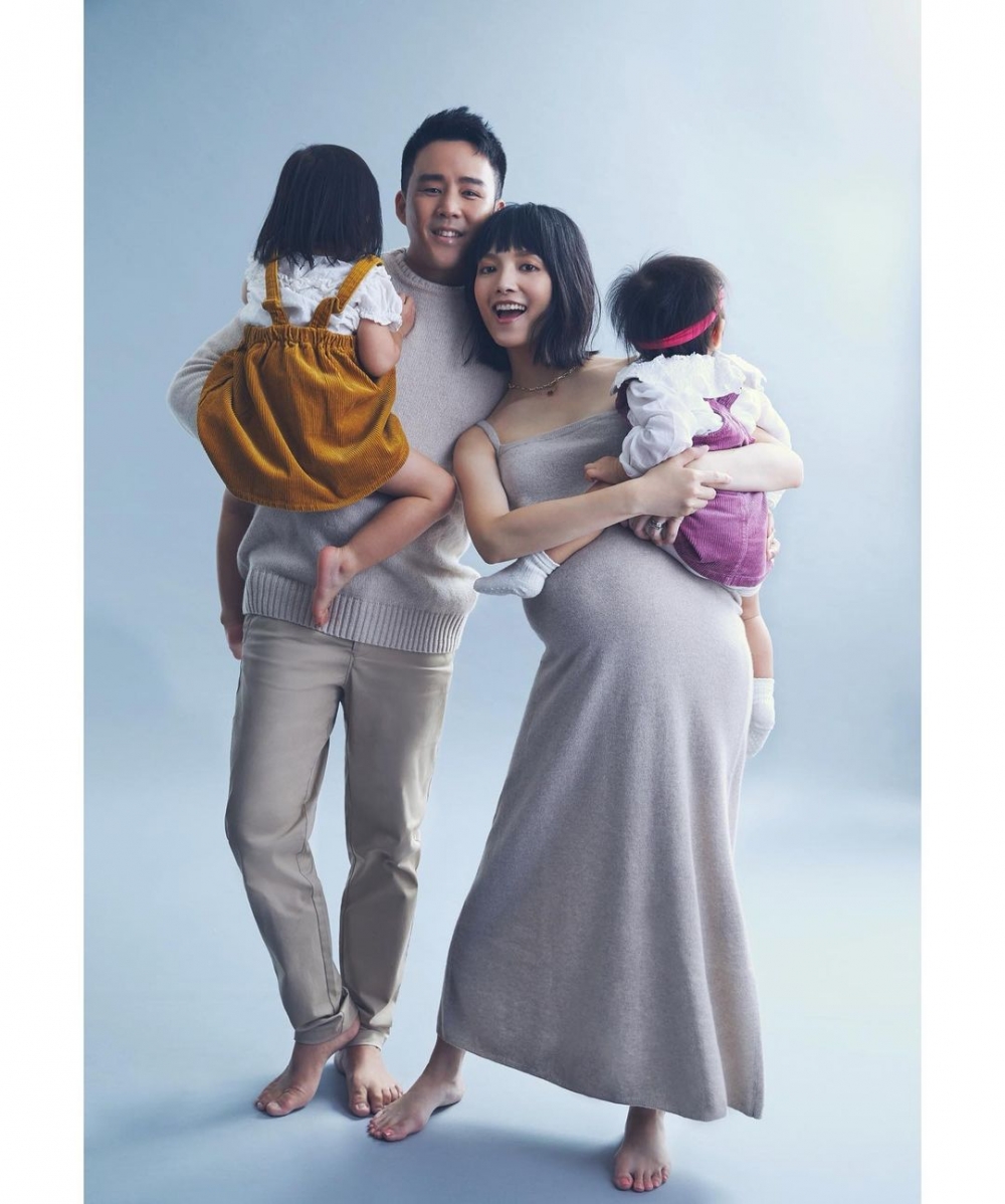 陳嘉寶與丈夫三年抱三，十分勤力。