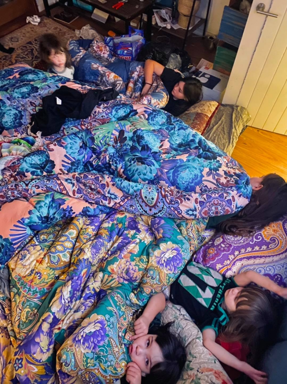 Constance家的小朋友也非常自律，會自己折衣服。