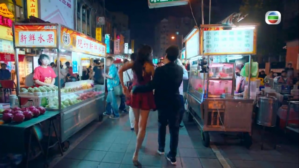 樓主上前怒摑「姦夫淫婦」。