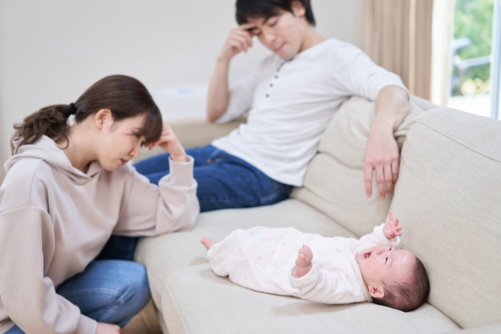 夫妻因為育兒責任分配不均爭吵。