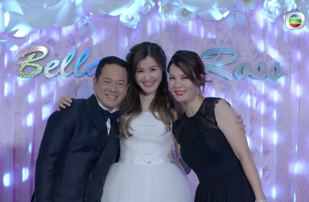 有網民認為，父母應當承擔女兒婚禮費用，而不是由兄弟承擔。