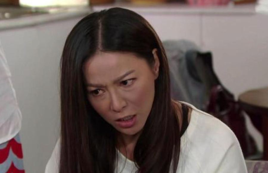 媽媽高興地為兒子送上這份初戀禮物,誰不知兒子卻表示已經跟女友分手了。