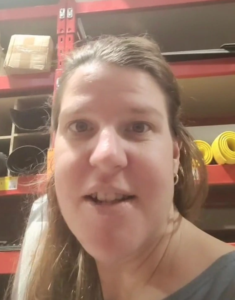 澳洲一位孕媽在商店購物時,被一位陌生嬸嬸摸肚。