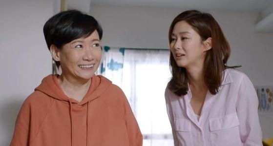 奶奶私自幫新抱執衣櫃。