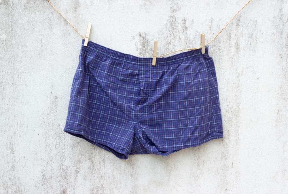 奶奶甚至會用老爺的底褲抹枱。