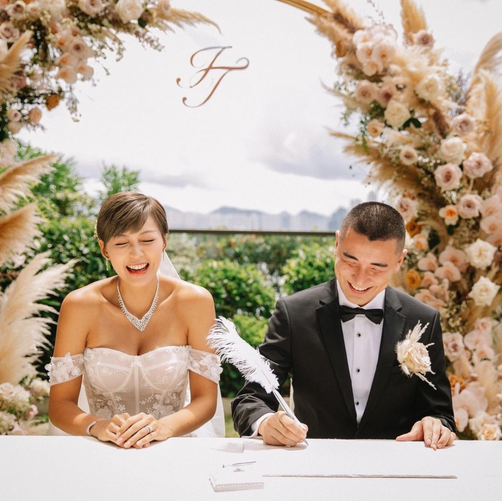 結婚時已懷有4個月身孕,身材仍然Fit爆。