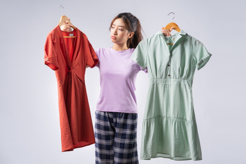 人妻的衣裙中只剩下裙子。