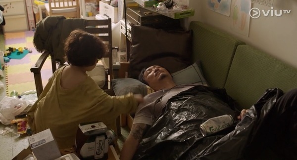 人妻警告若老公不洗碗便要付錢。