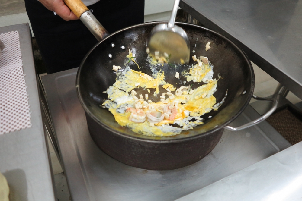 有網民指用鐵鑊煮食有同樣功效。