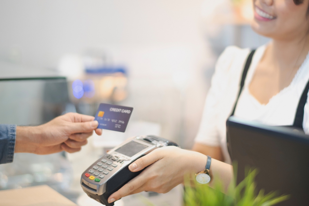 人妻隨後果斷碌卡。