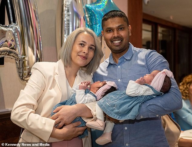 第12週的產檢過程中,醫生還意外發現到了Alina的子宮內還有一個更小的胎兒。