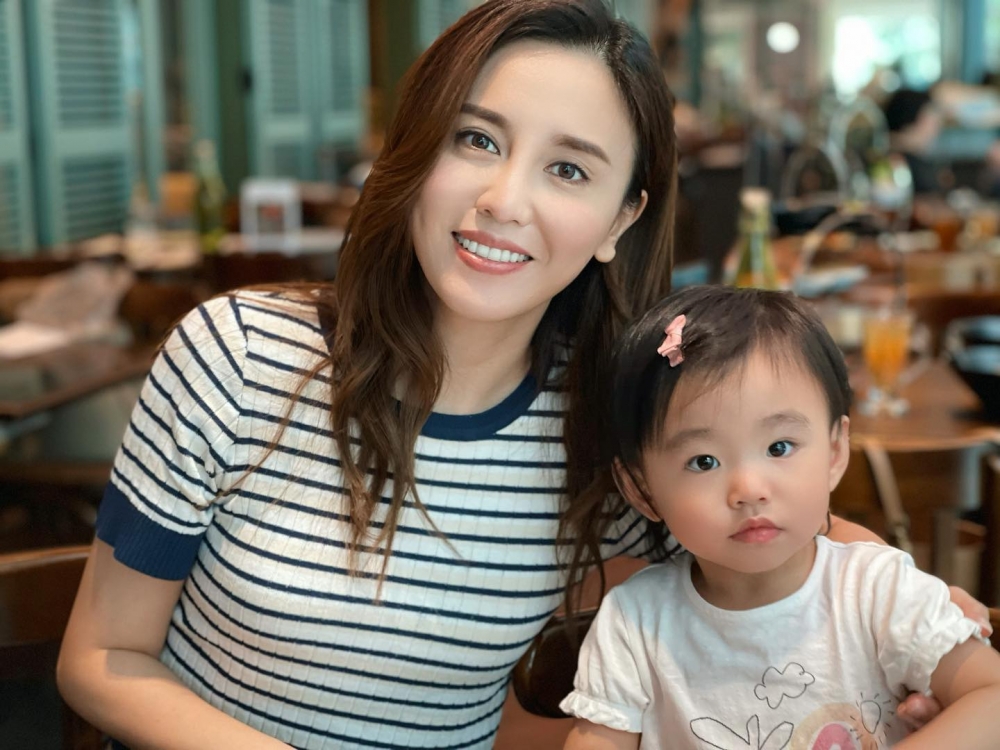 雨僑為女兒取出世紙時，亦因政府字庫沒有「約」字要等3個月