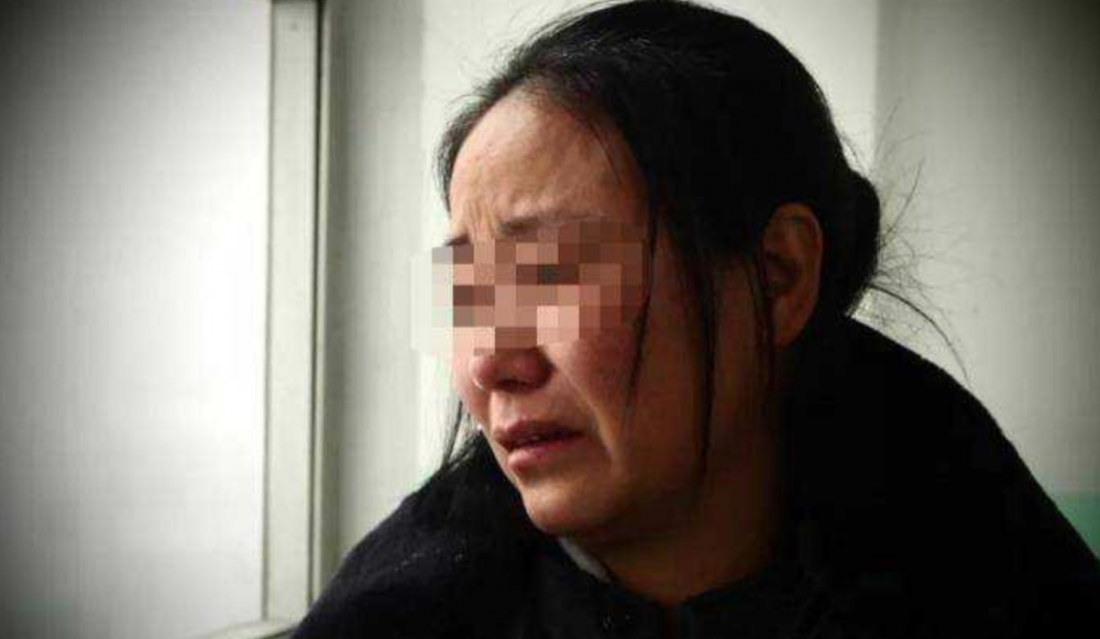 內地江蘇有位媽媽在多年前為了追仔而拋棄女兒，現在有求於女兒才後悔莫及。
