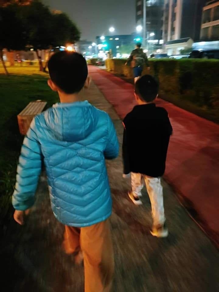 不少網友都大讚人夫的護妻舉動，並羨慕人妻擁有這麼好的老公。