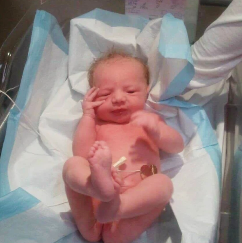 女嬰的生母因為無能力撫養孩子，所以決定放棄撫養權。