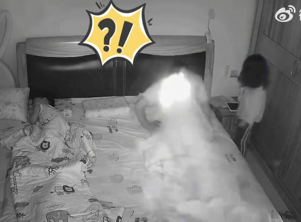 爸爸一見即嚇到彈起。