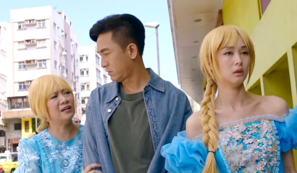 網民稱奶奶舉動太誇張。